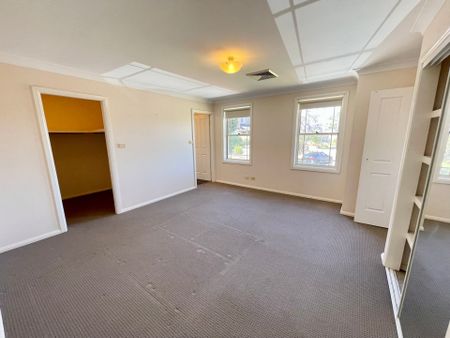 Spacious 4 Bedroom Family Home in a Quiet Cul-De-Sac - Photo 4