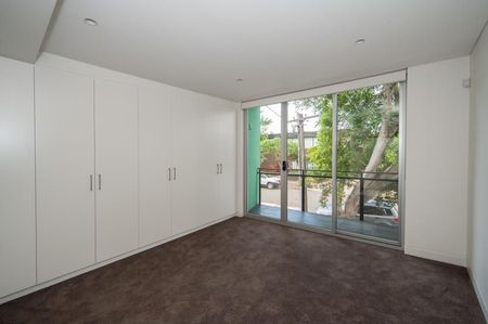 DESIGNER FIVE BEDROOM BOUTIQUE TERRACE ON LONG OR SHORT LEASE! - Photo 4