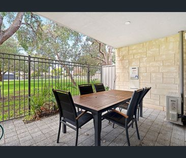 Ground Floor Apartment with Parkside Views – Available Now - Photo 1
