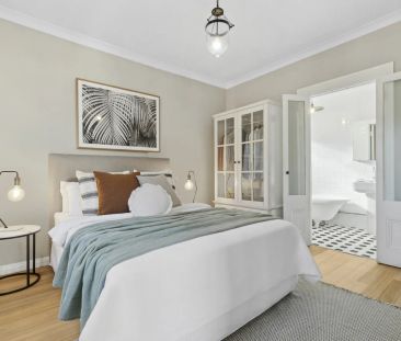 Harbourside Retreat with Iconic Opera House Views - Photo 3
