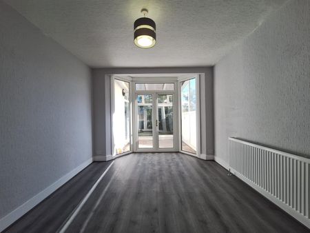 Woodfield Drive, East Barnet EN4, London - Photo 3