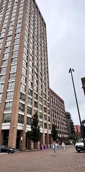 Royal Captain Court, E14 - Photo 2