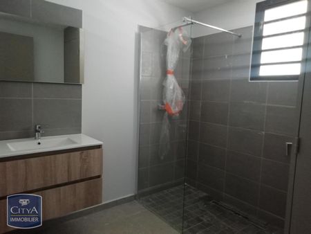 Location Appartement 2 pièces 53m² ST PIERRE 97410 - Photo 3