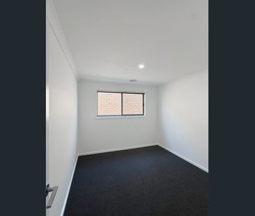 Modern living in a brand new home - Photo 5