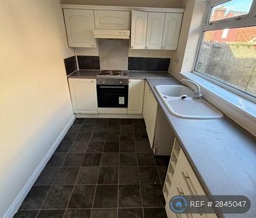 2 bedroom terraced house to rent - Photo 2