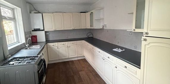 Room in a Shared House, Seaforth Place, LS9 - Photo 2