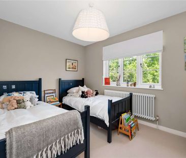 Beautifully renovated three-bedroom detached home. - Photo 2