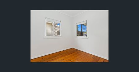 CHARMING THREE BEDROOM COTTAGE - GREAT LOCATION! - Photo 5