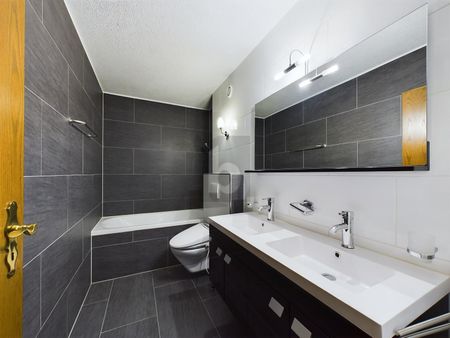 MODERN, COMFORTABLE AND WITH A COZY BALCONY - Photo 5