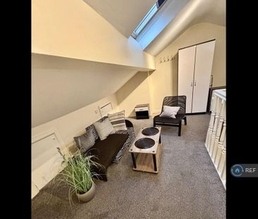 1 bedroom in a house share to rent - Photo 3