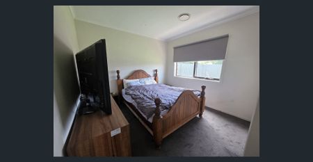 Large & Modern family home! - Photo 4