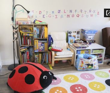 Bright room in 3-bedroom house in Donaghmede, Dublin - Photo 6
