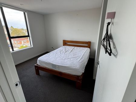 Modern 1BR Apt in Panmure w/ Balcony - Photo 2