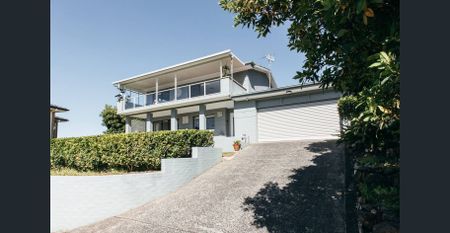 Coastal Retreat with Sweeping Ocean Views - Photo 3