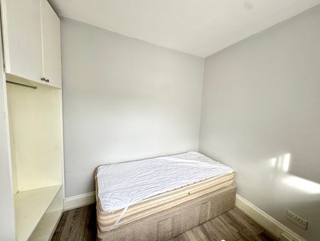 Blythe Road, Shepherds Bush, W14 - Photo 2