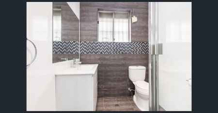 CONTEMPORARY 4 BEDROOM FAMILY HOME - Photo 2