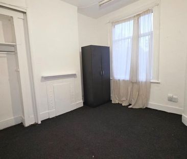 4 bedroom terraced house to rent - Photo 5