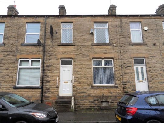 Common Road, Batley, West Yorkshire, WF17 - Photo 1
