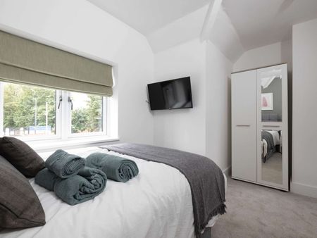 Burnell Avenue Room 8 - Photo 5