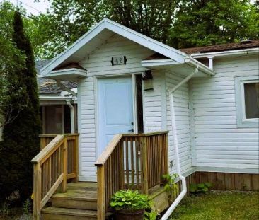 42 Fergus Avenue W #FRONT - Photo 1