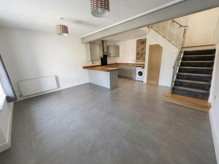 2 bedroom terraced house to rent - Photo 2