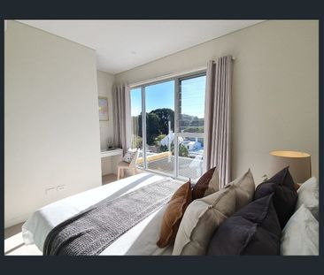 Stylish split-level apartment with park views - Photo 4
