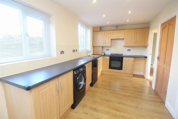 3 Bedroom House - Semi-Detached - Photo 1