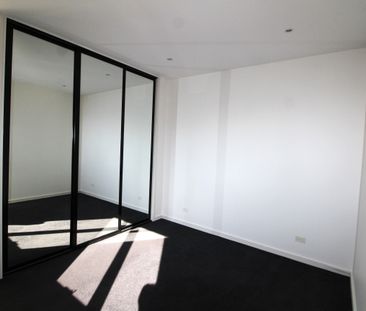 Two-bedroom townhouse with all your needs! - Photo 6