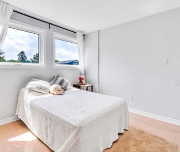 For Lease - 14 Poplar Crescent, Aurora, Ontario - Photo 2