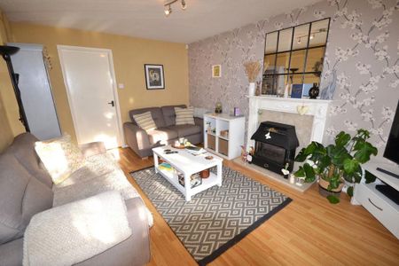 3 bedroom terraced house to rent - Photo 2
