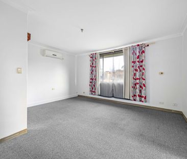 2 BEDROOM UNIT IN GREAT LOCATION – CLOSE TO SHOPPING CENTRES AND TRAIN STATION - Photo 6