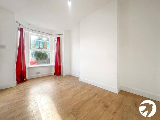 3 bedroom end of terrace house to rent - Photo 1