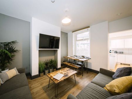 Beautiful 5 bedroom home located in the heart of Lancaster Bedroom 5 - Photo 2