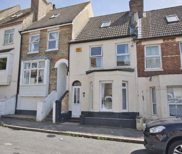 Thanet Gardens, CT19 6DF, Folkestone - Photo 1