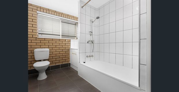 Low maintenance unit Close to Town - Photo 1