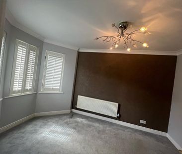 4 bedroom detached house to rent - Photo 2