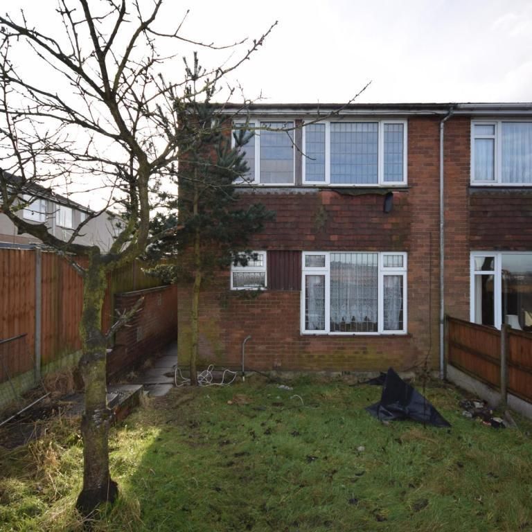 3 bedroom semi-detached house to rent - Photo 1