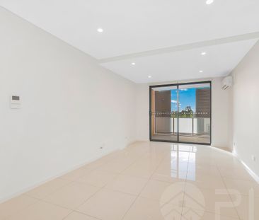 "Modern 2-Bedroom Apartment with Secure Parking in Wentworthville" - Photo 5