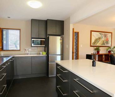 A Beautiful Home in Riccarton - Modern and a Must see - Photo 3