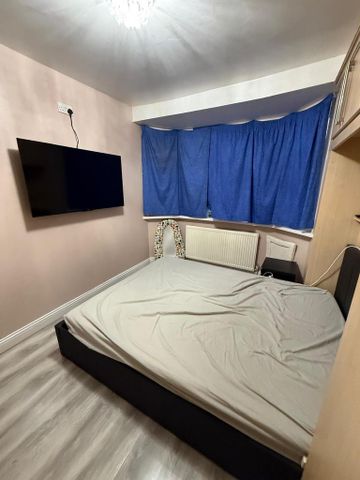 3 bedroom semi-detached house to rent - Photo 5