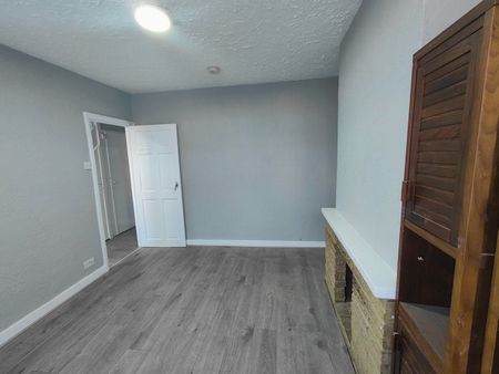 3 Bed Terraced House, Roxeth Green Avenue, HA2 - Photo 4