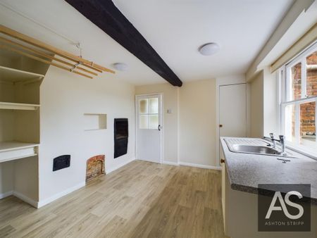 3 bedroom semi-detached house to rent - Photo 2