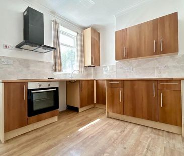 2 bedroom terraced house to rent - Photo 2