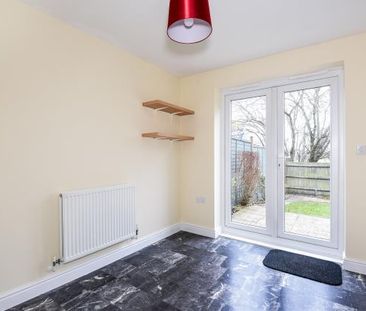 3 bedroom end of terrace house to rent - Photo 2