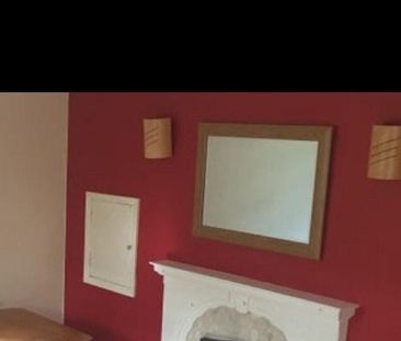 1 bedroom in a flat share to rent - Photo 2
