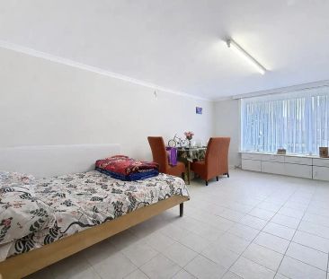 Centraal gelegen woning met terras en 1 slaapkamer - Photo 1