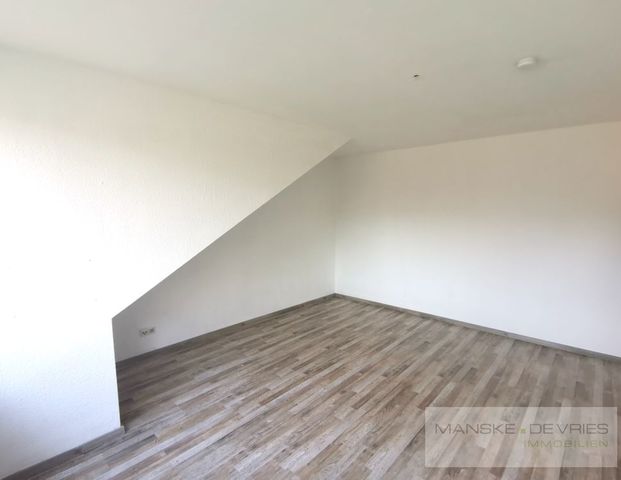 Gemütliche 3-Raum Dachgeschosswohnung in Oberhausen-Lirich - Photo 1