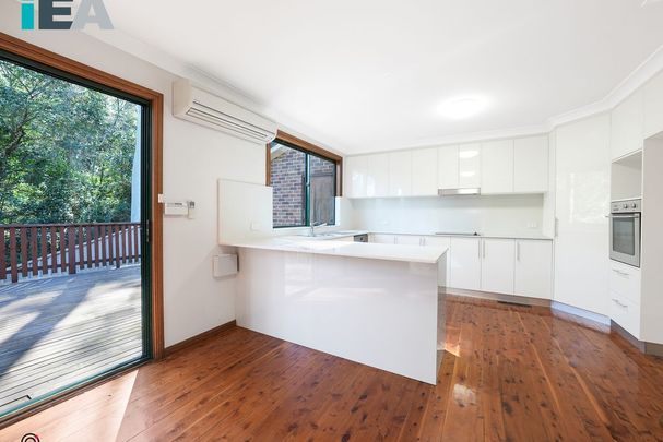 Stunning expansive five bedroom home set in tranquil setting - Photo 1