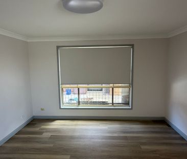 Spacious Five-Bedroom Family Home in a Convenient Location - Photo 4