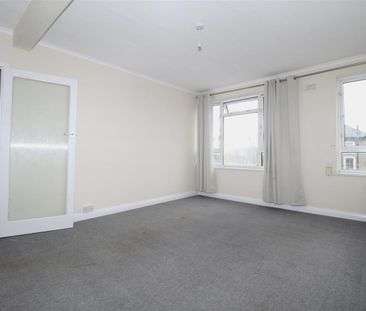2 Bedroom Flat - Above Shop To Let - Photo 1